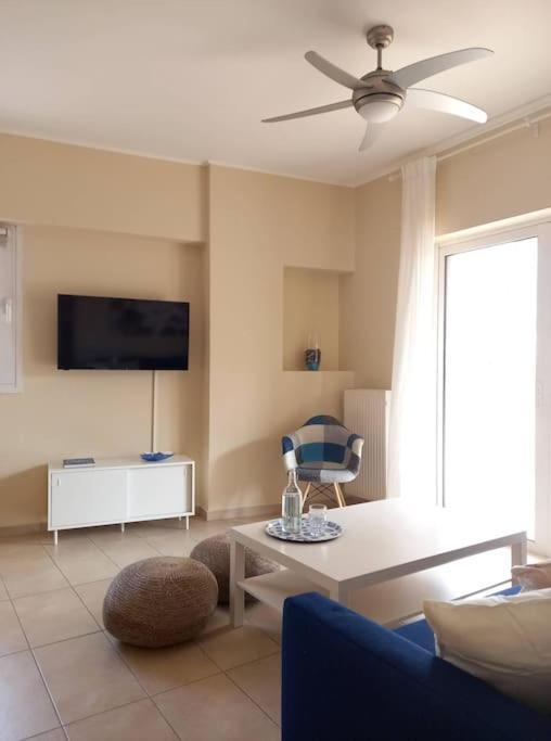 Blue -Spacious 1Bdr Corner Flat/Balcony/View Apartment เอเธนส์ ภายนอก รูปภาพ