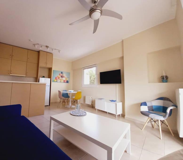 Blue -Spacious 1Bdr Corner Flat/Balcony/View Apartment เอเธนส์ ภายนอก รูปภาพ