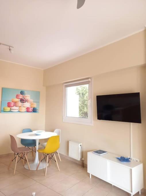 Blue -Spacious 1Bdr Corner Flat/Balcony/View Apartment เอเธนส์ ภายนอก รูปภาพ